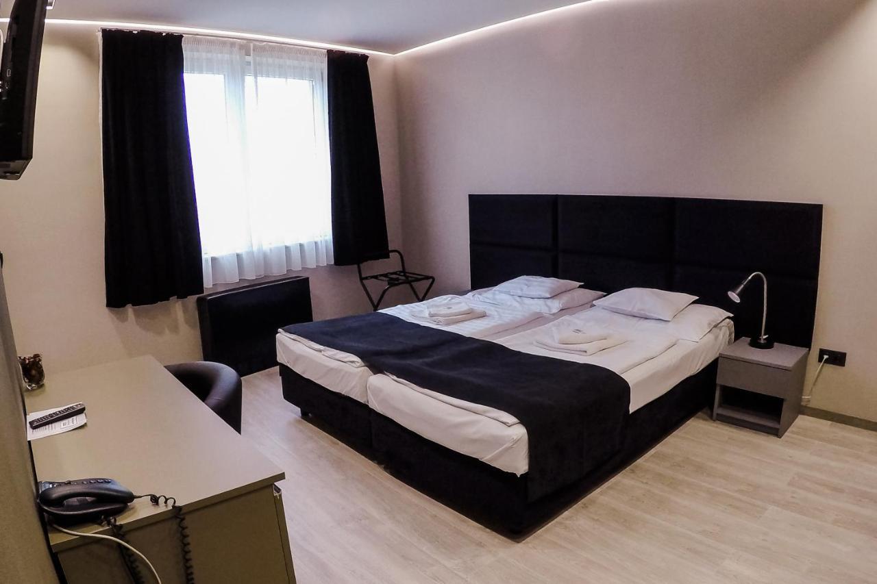 Sohaz Panzio Es Apartmanhaz B&B